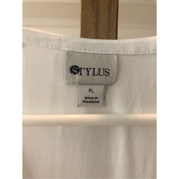 Stylus Women’s White Lace Shoulder and Back Bottom Trim Blouse Size PL - Picture 4 of 6